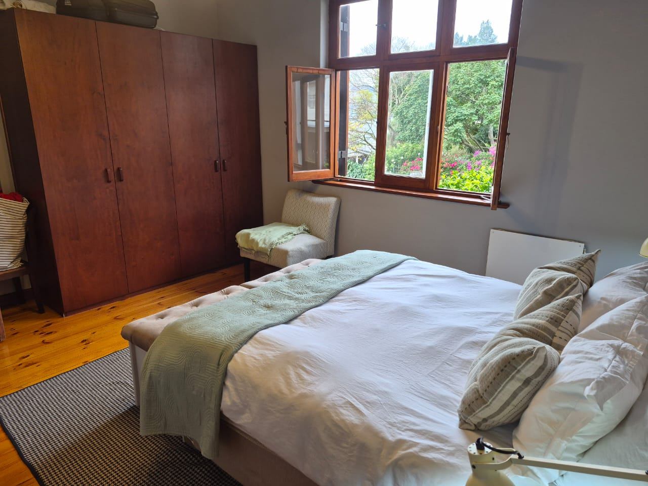 0m² We are excited to present this beautiful family home for rent in a highly sought-after location.