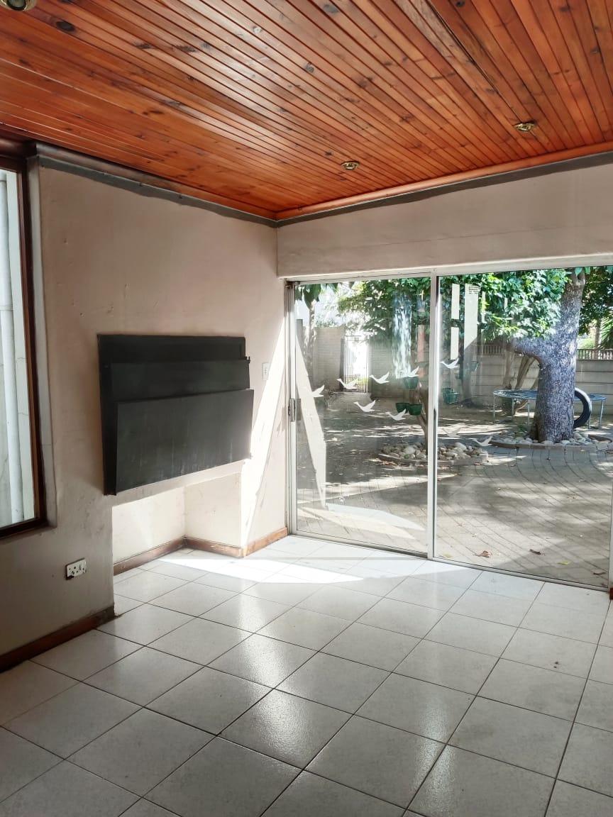 0m² Student accommodation - Only 1 shared room available - R 4900.00