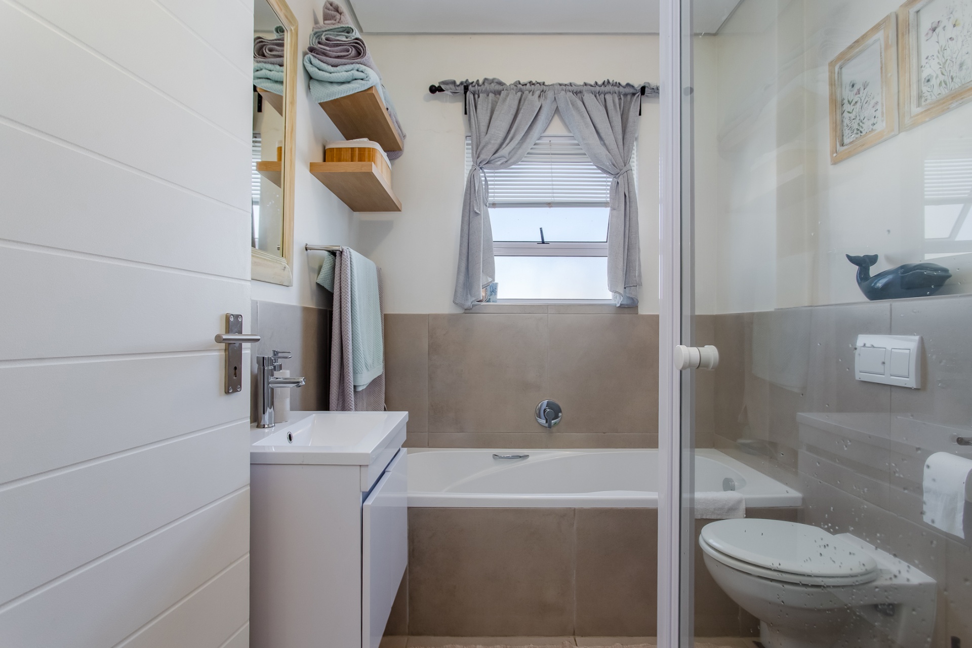 0m² 2-Bedroom Duplex Townhouse to Rent in Honeydew Security Estate