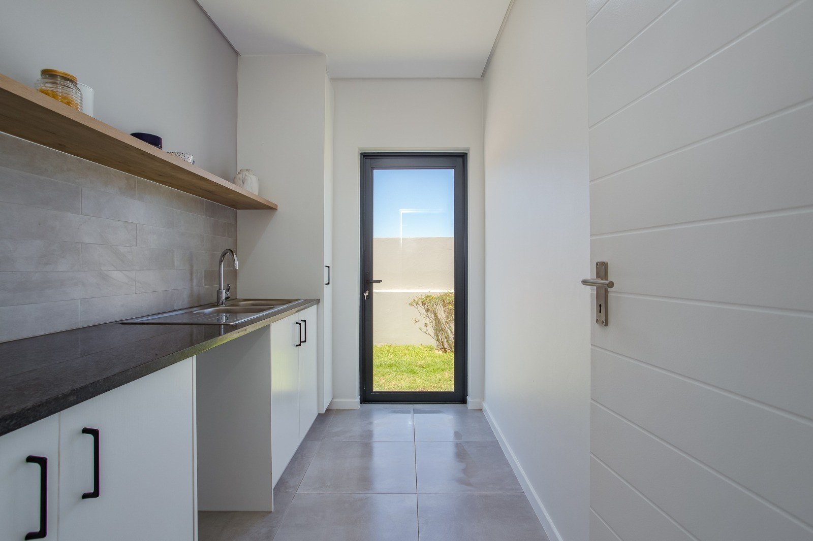 0m² Brand-New Modern Townhouse to Rent in Honeydew Country Estate