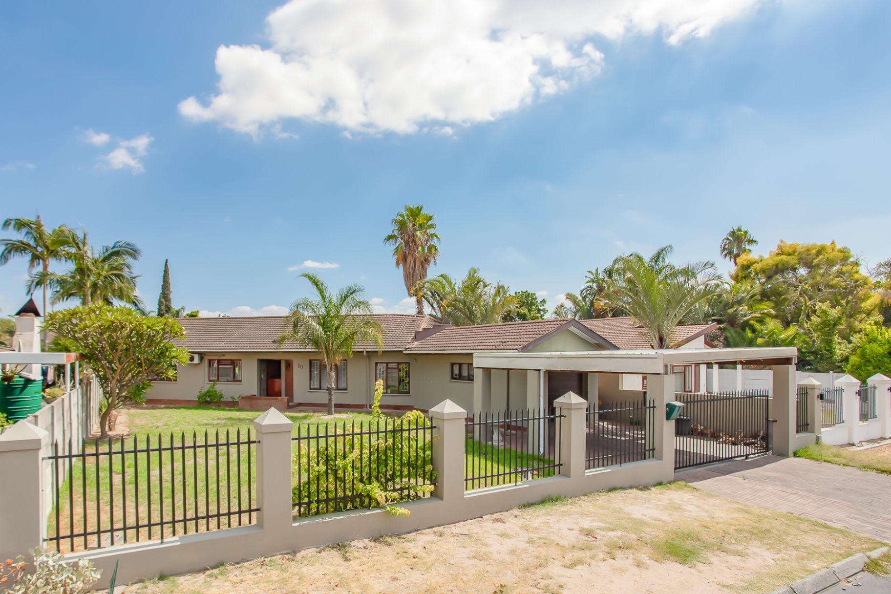626m² Short-term rental - Property is For Sale