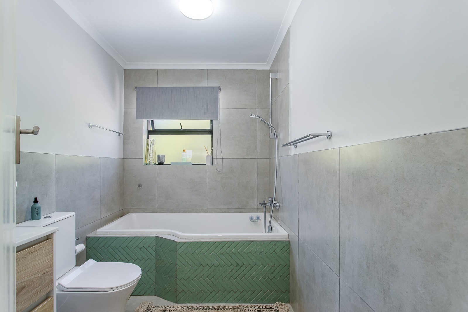 0m² Beautifully Maintained Home in Popular Neighbourhood