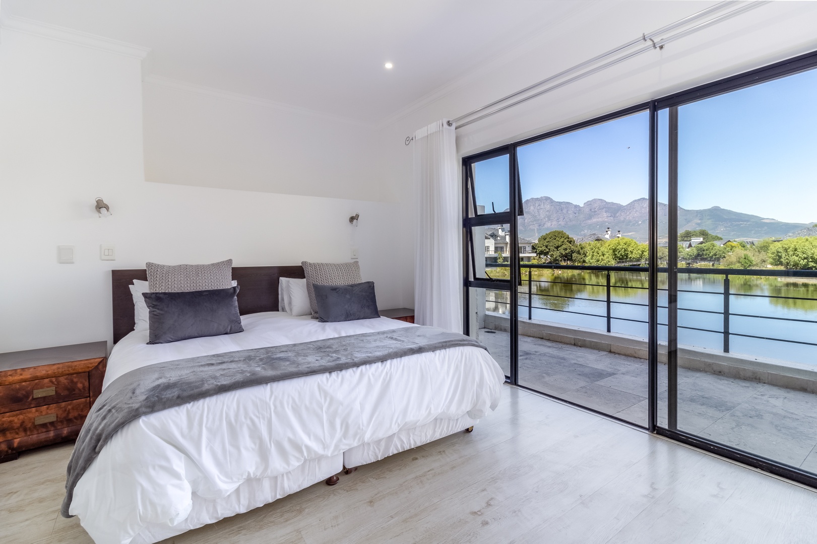 0m² 4-Bedroom Lodge | Pearl Valley