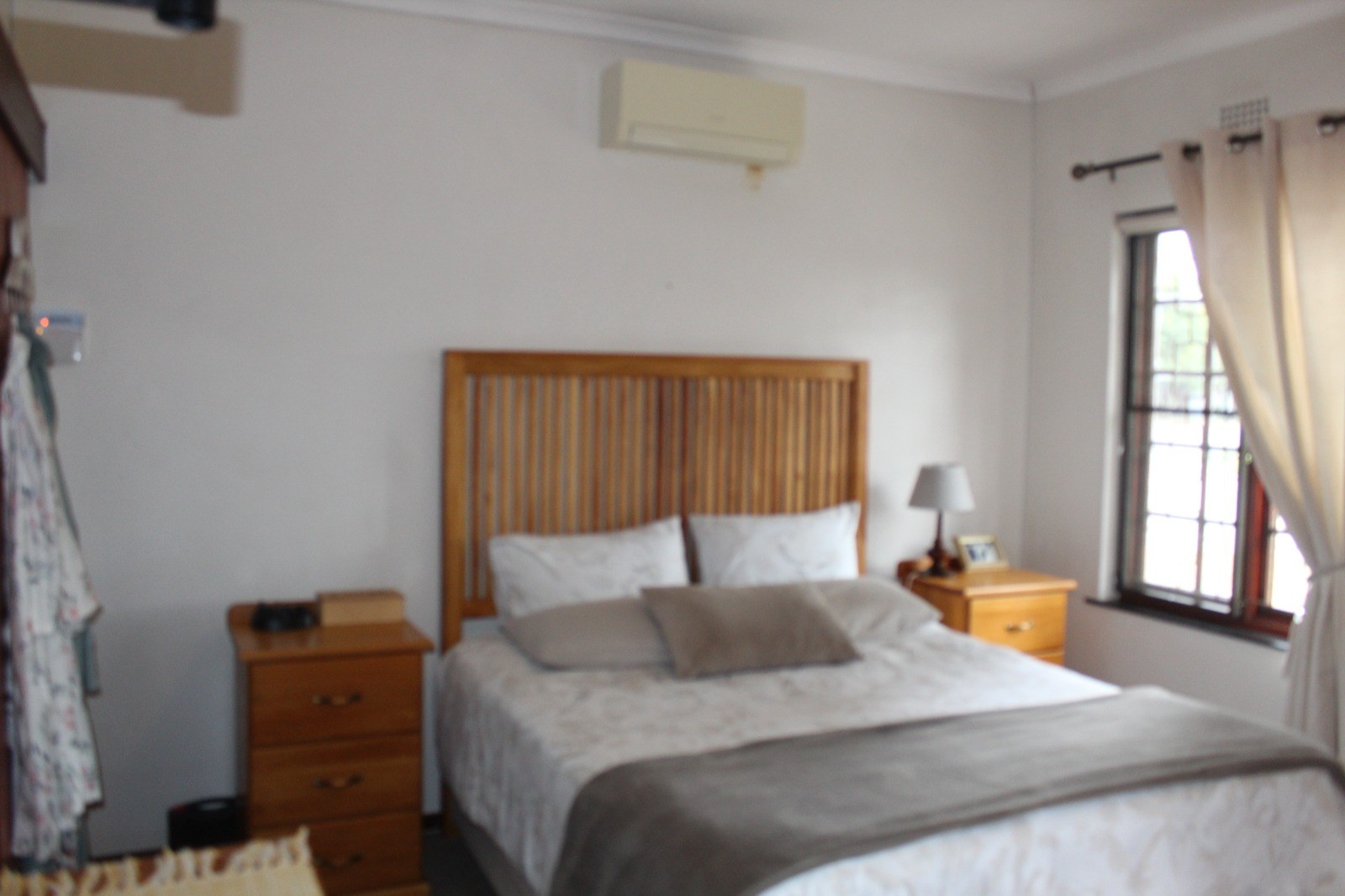 903m² Spacious and Well-Maintained 3-Bedroom Home to Rent