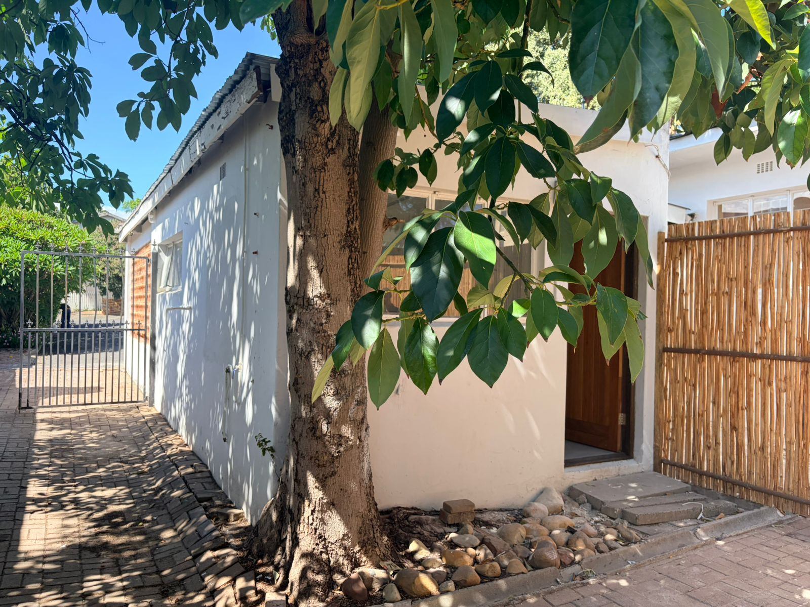 0m² Bachelor Garden Flat to Rent – Student or Young Professional