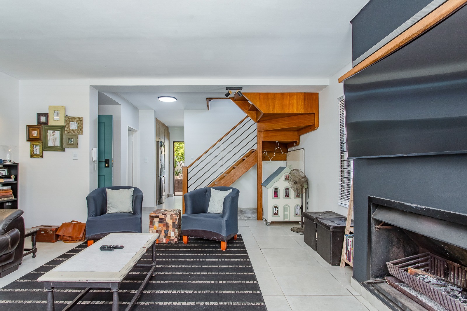 0m² Beautifully Maintained Home in Popular Neighbourhood