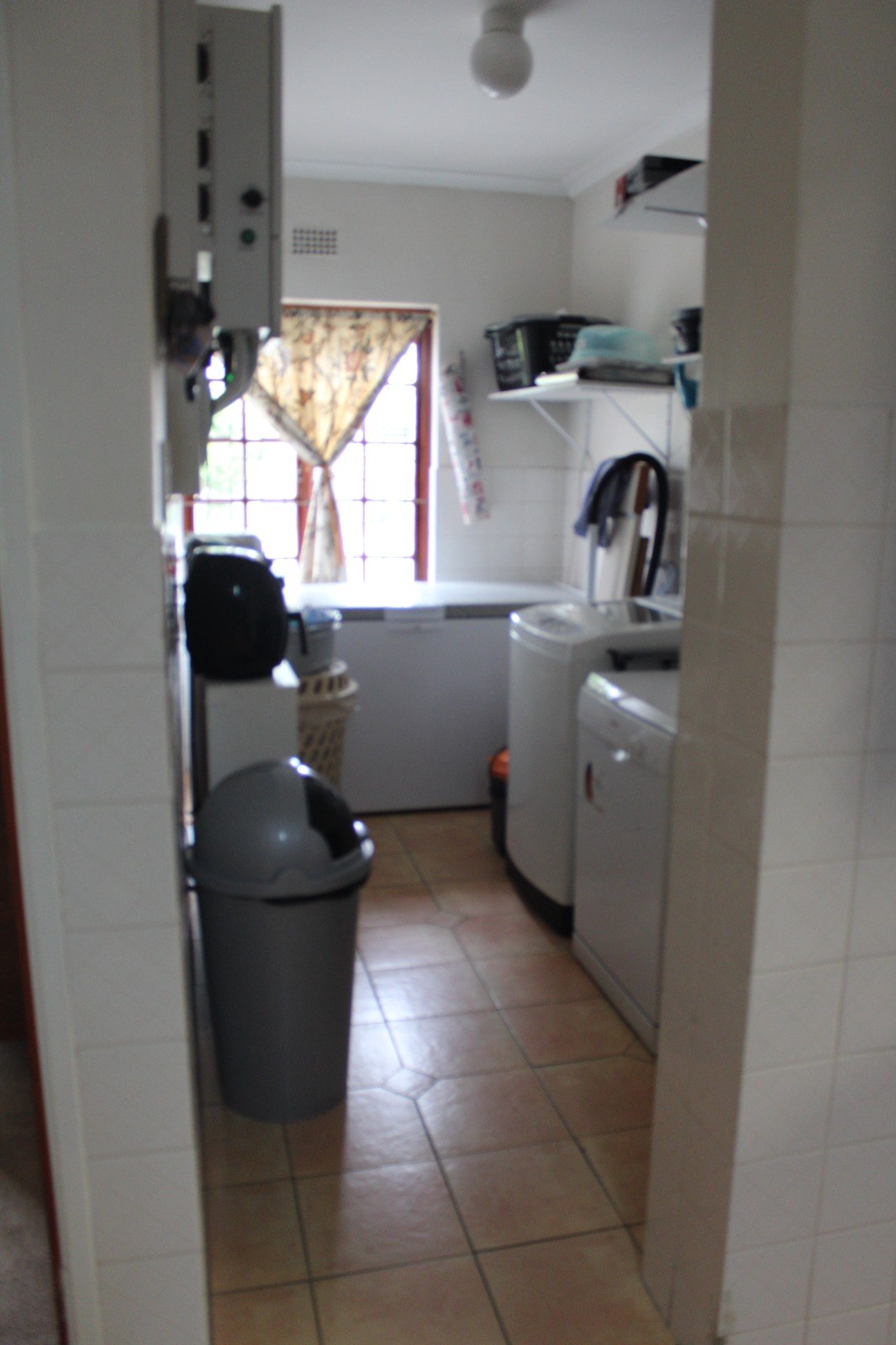 903m² Spacious and Well-Maintained 3-Bedroom Home to Rent