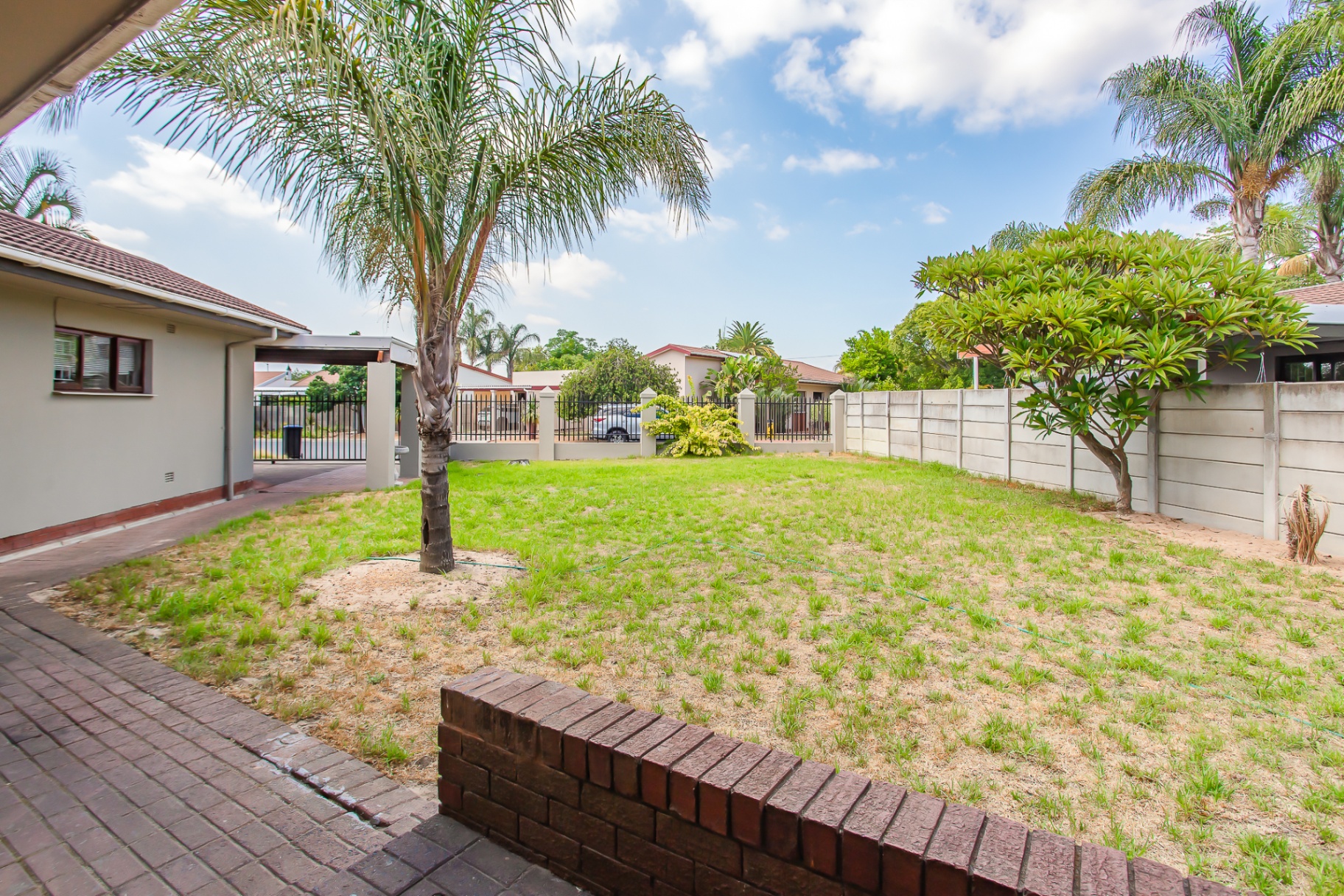 626m² Short-term rental - Property is For Sale