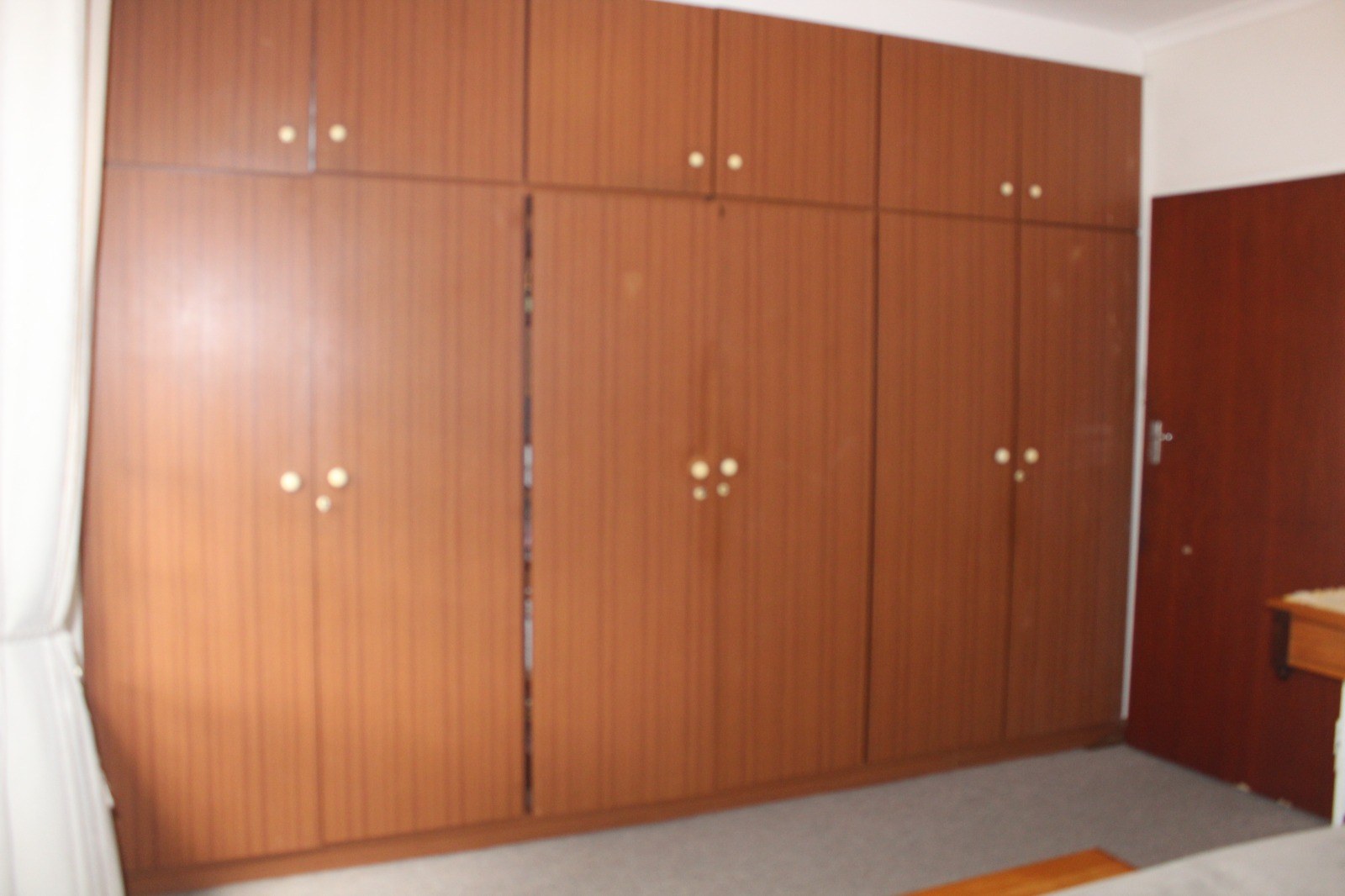 903m² Spacious and Well-Maintained 3-Bedroom Home to Rent