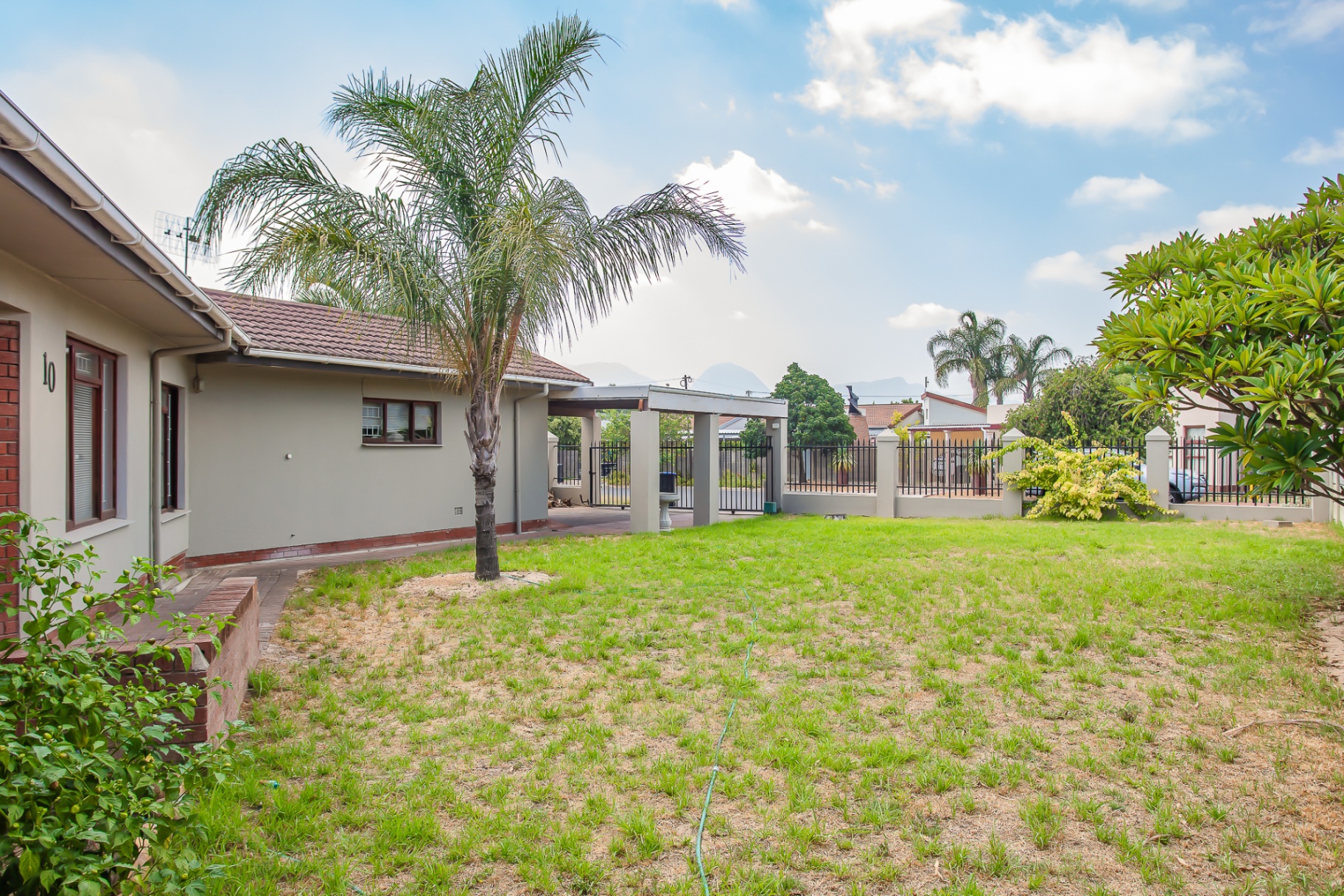 626m² Short-term rental - Property is For Sale
