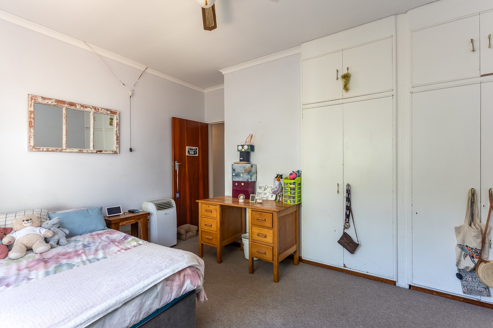 824m² Spacious Three-Bedroom Family Home with Mountain Views in Groenvlei