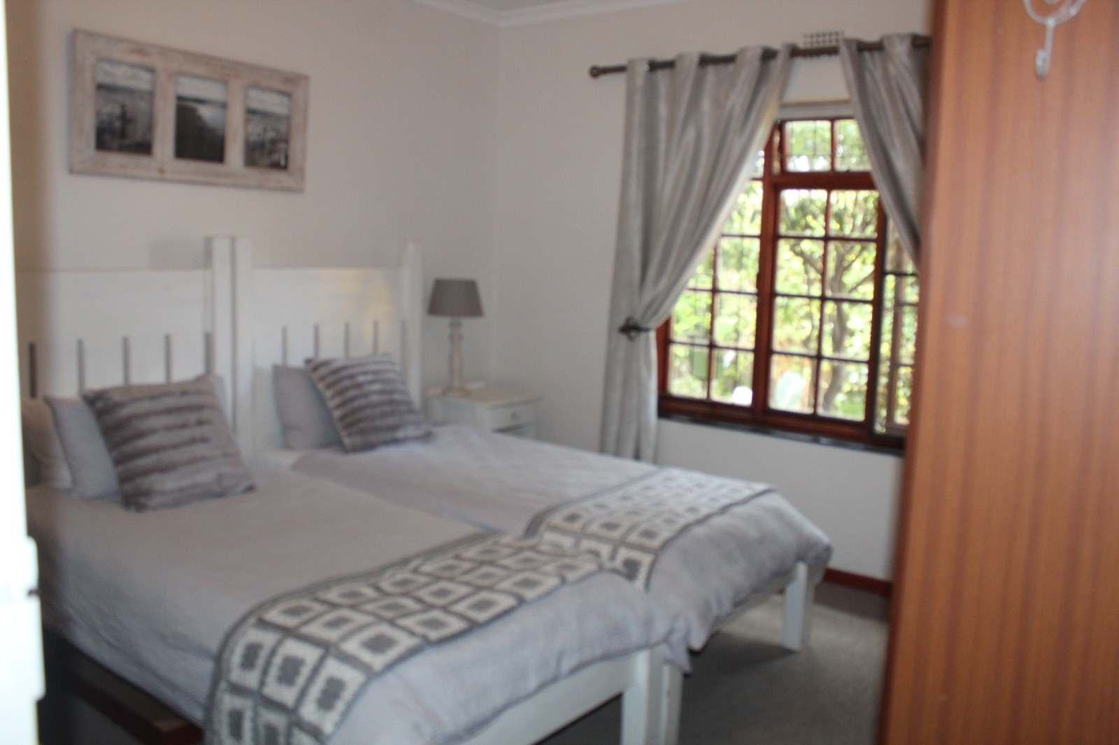 903m² Spacious and Well-Maintained 3-Bedroom Home to Rent