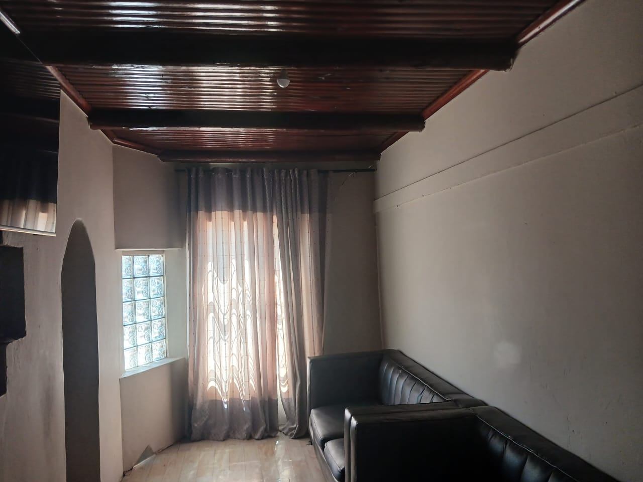 1027m² Spacious Dual-Living Property for Sale in Charleston Hill, Paarl