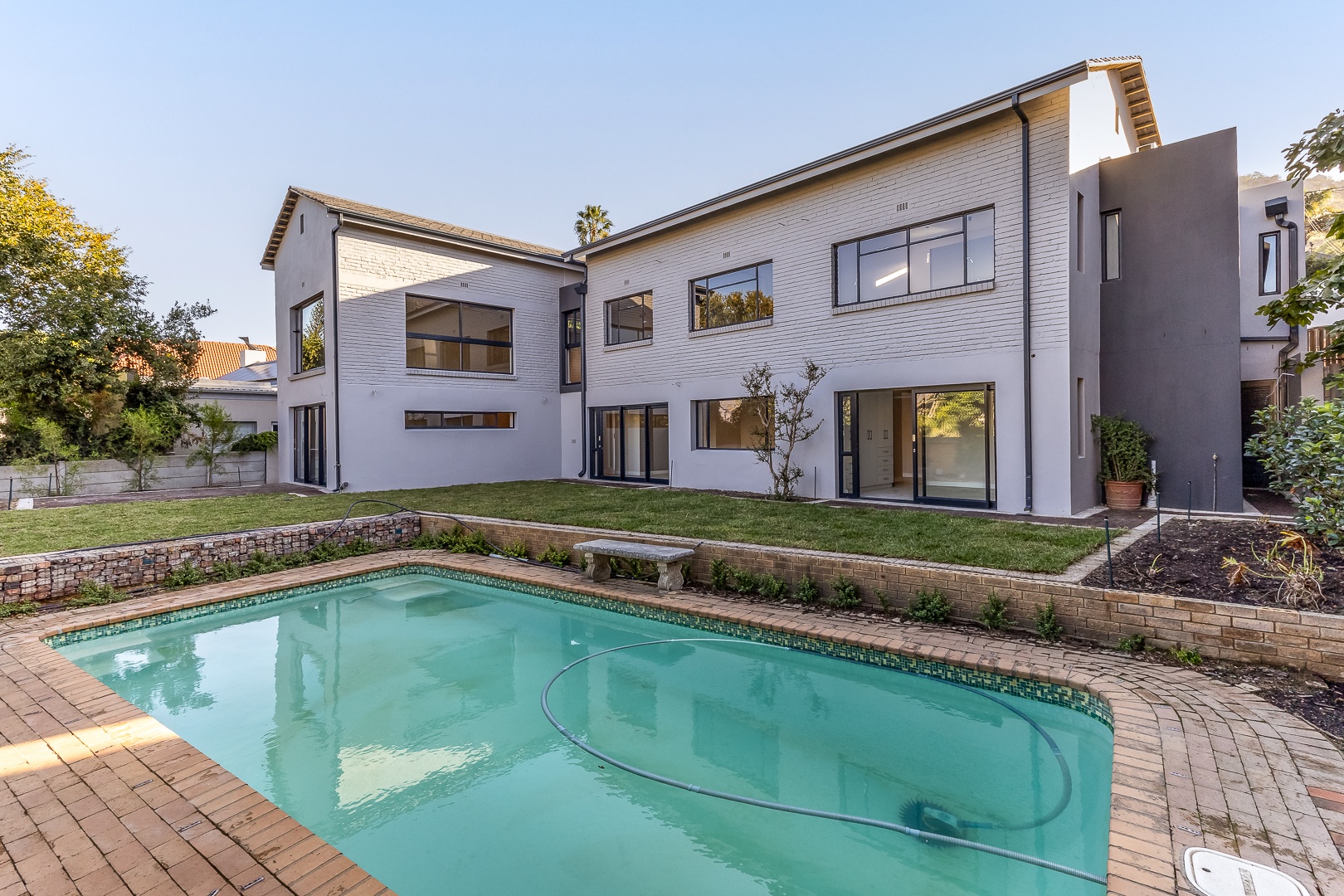 750m² Newly Renovated Double-Storey Family Home with Scenic Views – Sophisticated Living at Its Finest