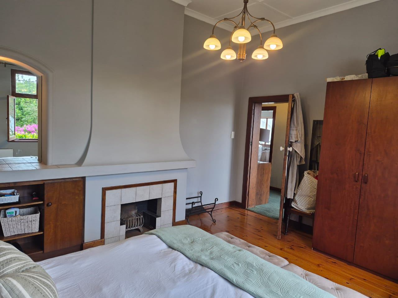 0m² We are excited to present this beautiful family home for rent in a highly sought-after location.