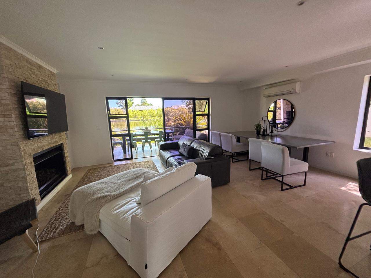 0m² 4-Bedroom Lodge | Pearl Valley