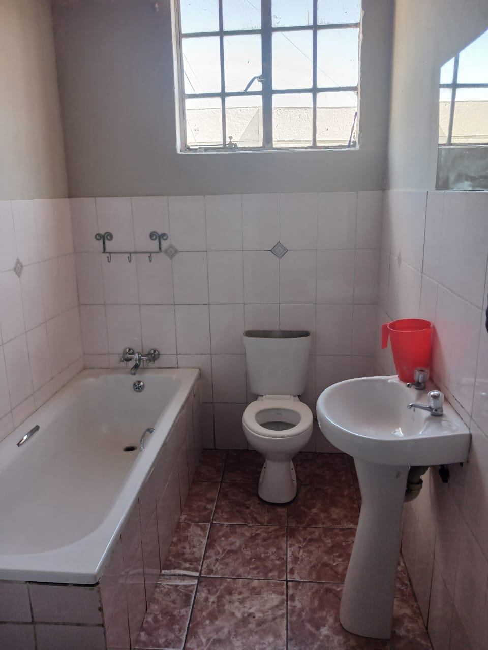 1027m² Spacious Dual-Living Property for Sale in Charleston Hill, Paarl