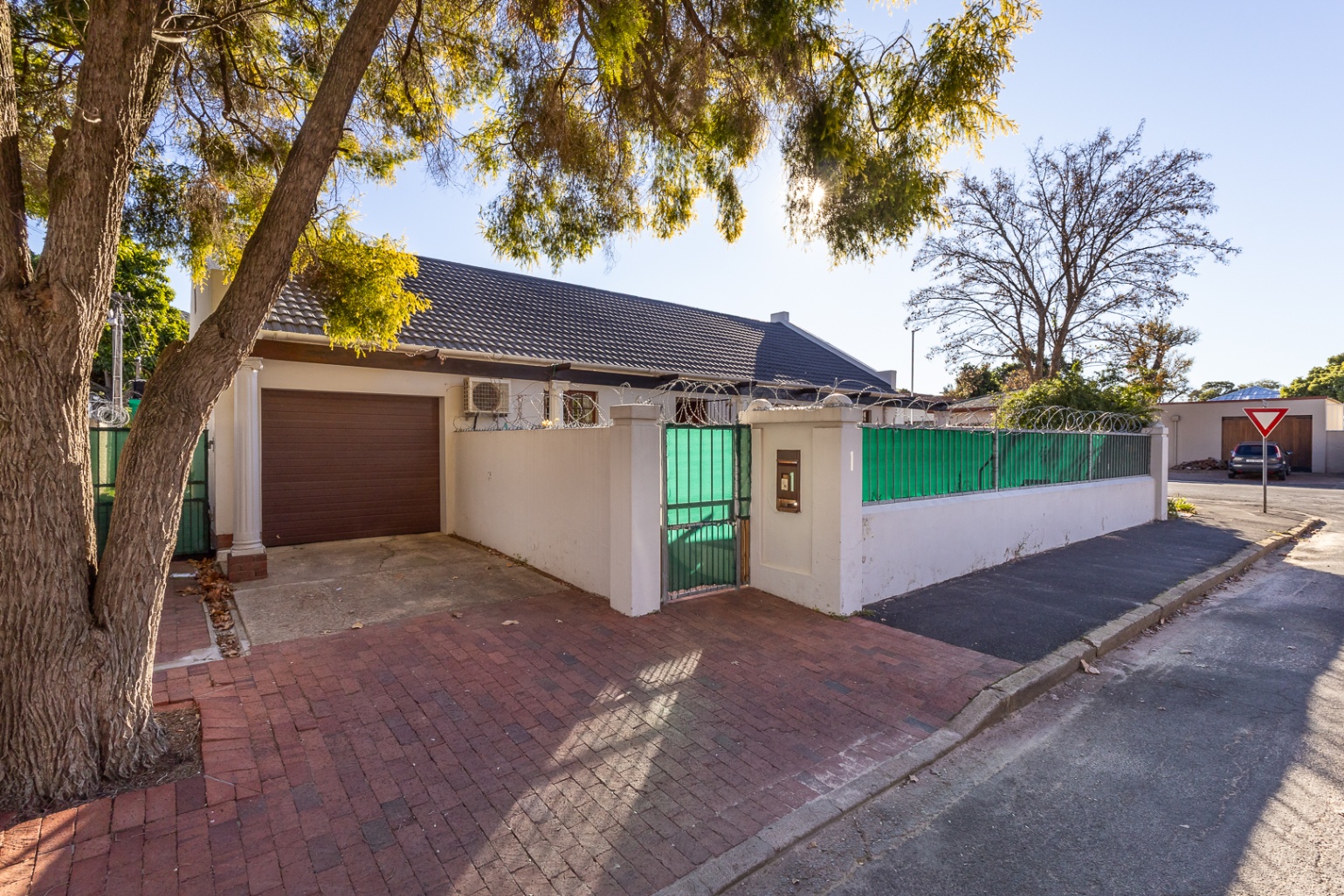 425m² Well-Located 3 Bedroom Corner Home in Paarl Central