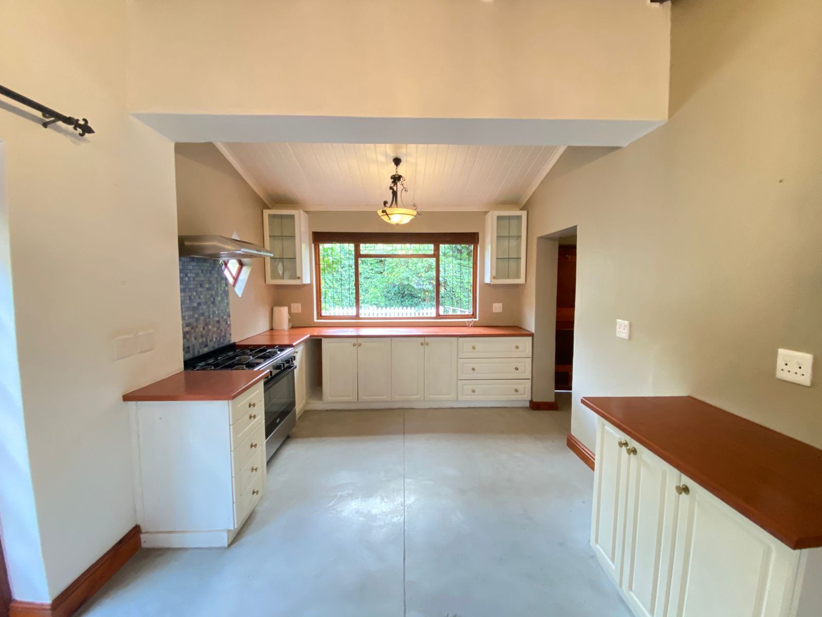 0m² 3 Bedroom Family Home to Rent in Lemoenkloof