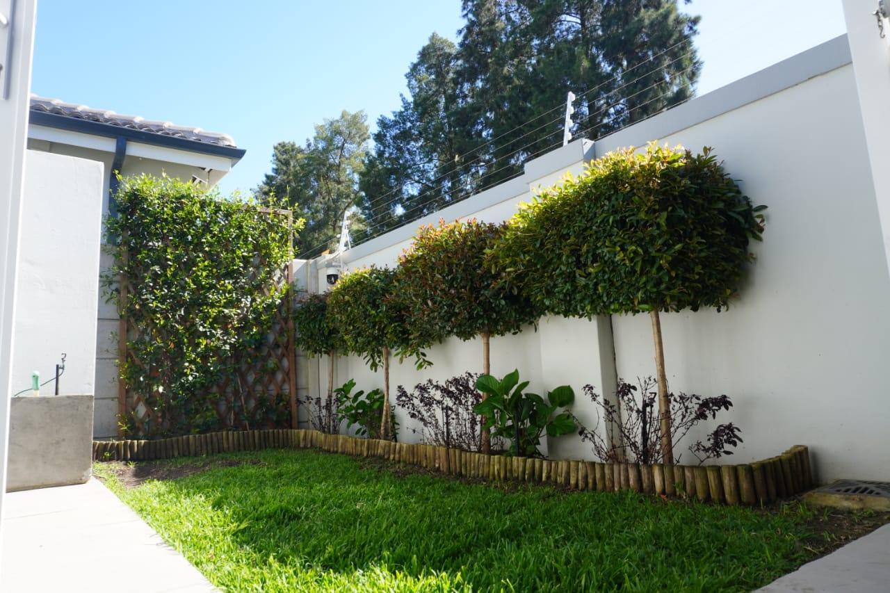 0m² Modern, light-filled 2-bedroom townhouse within a secure estate.