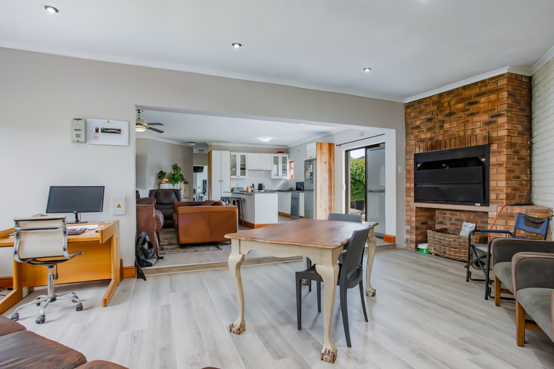 626m² Short-term rental - Property is For Sale