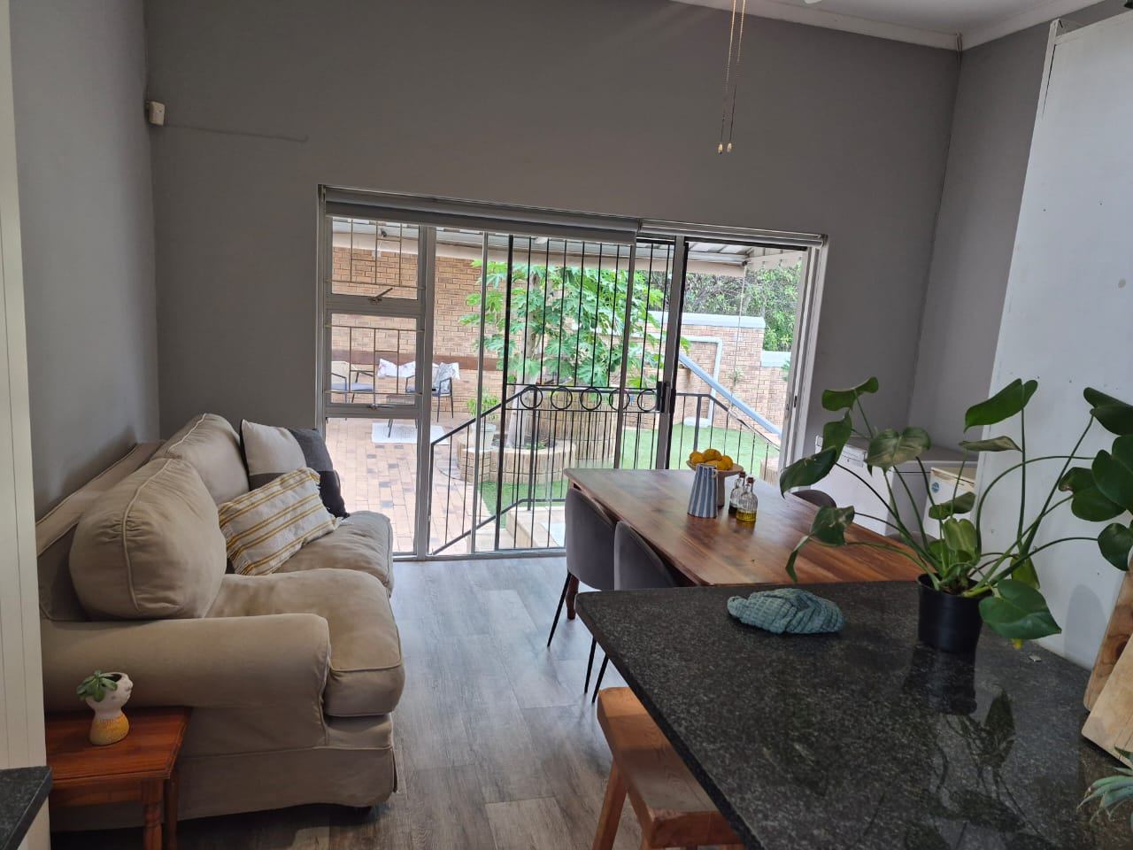 0m² We are excited to present this beautiful family home for rent in a highly sought-after location.