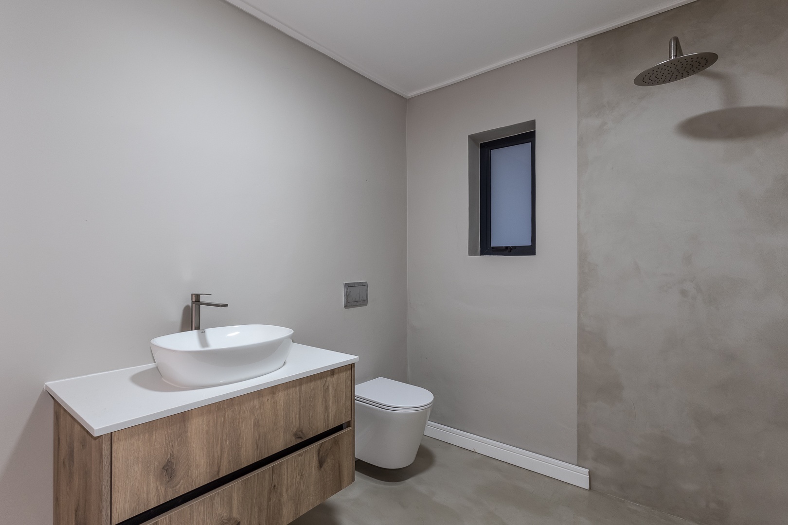750m² Newly Renovated Double-Storey Family Home with Scenic Views – Sophisticated Living at Its Finest