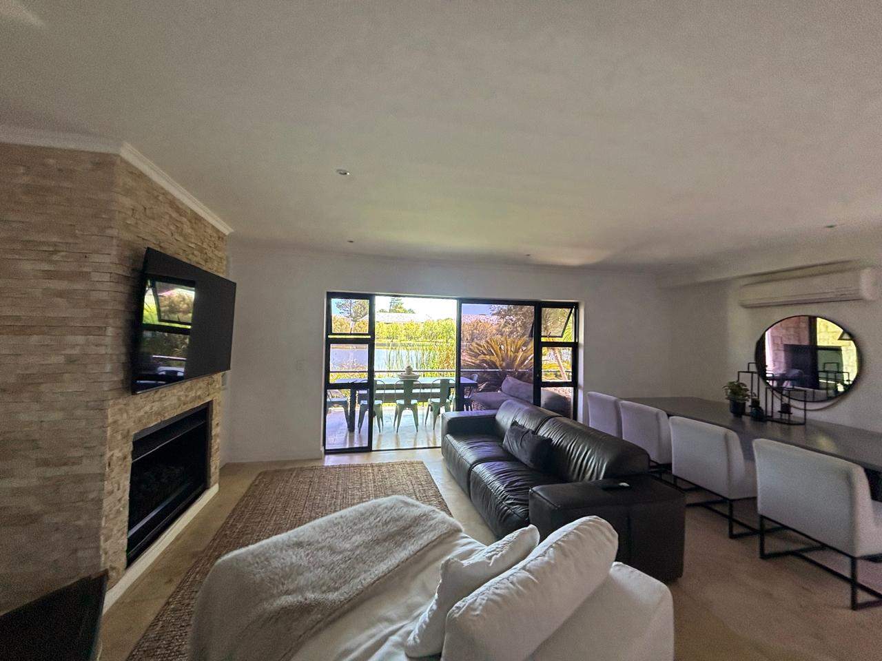 0m² 4-Bedroom Lodge | Pearl Valley