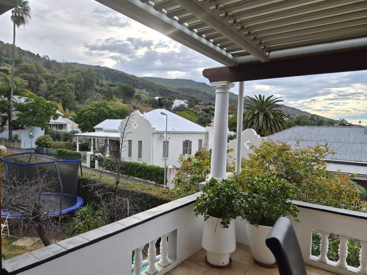 0m² We are excited to present this beautiful family home for rent in a highly sought-after location.