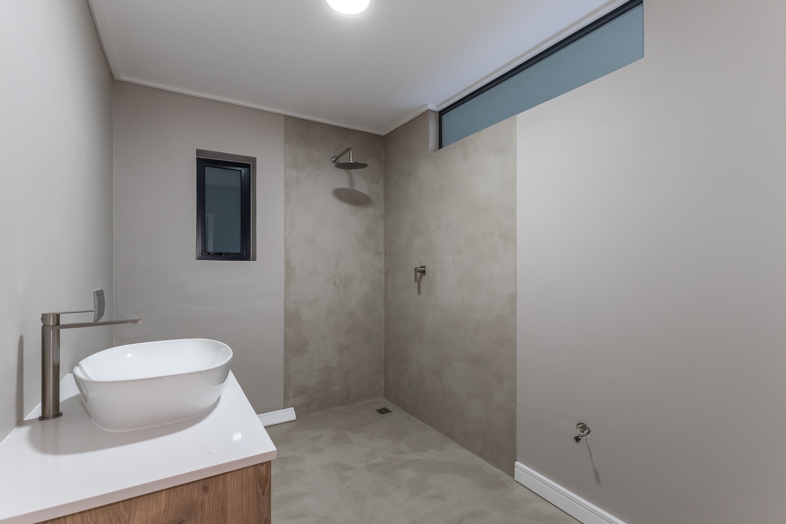 750m² Newly Renovated Double-Storey Family Home with Scenic Views – Sophisticated Living at Its Finest