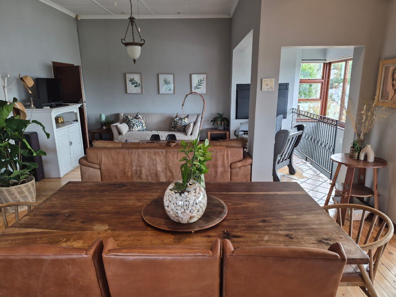 0m² We are excited to present this beautiful family home for rent in a highly sought-after location.