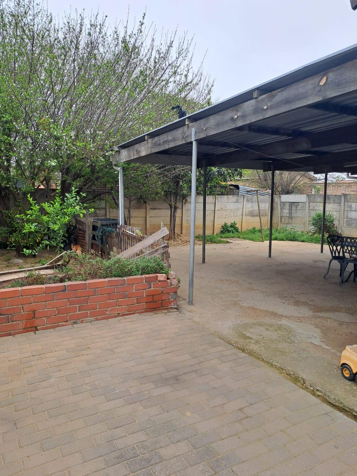 263m² 3-Bedroom House to Rent in Paarl