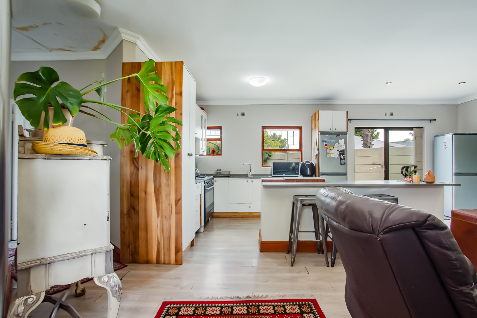 626m² Short-term rental - Property is For Sale