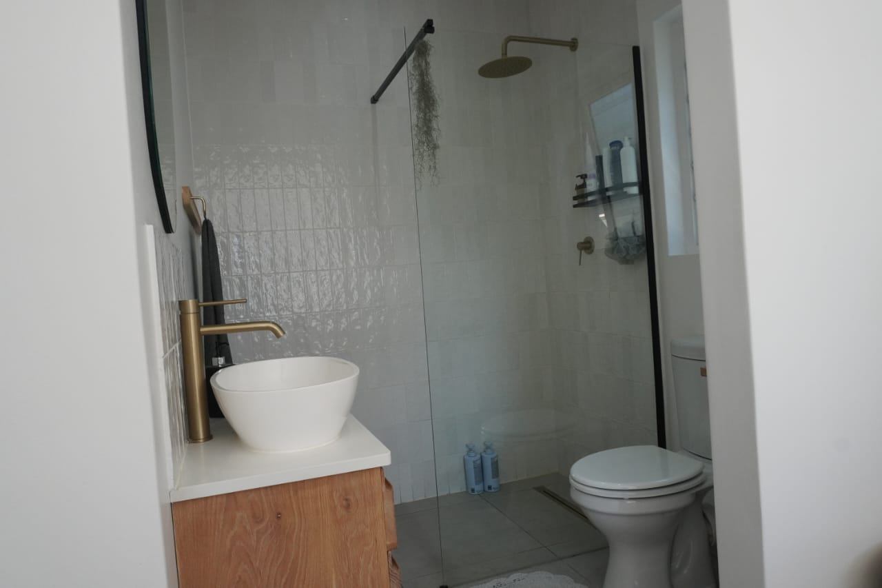 0m² Modern, light-filled 2-bedroom townhouse within a secure estate.