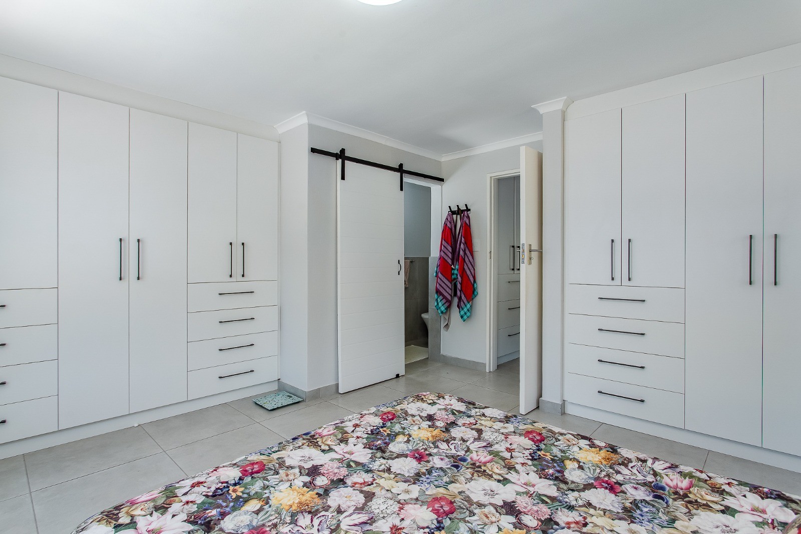 0m² Beautifully Maintained Home in Popular Neighbourhood
