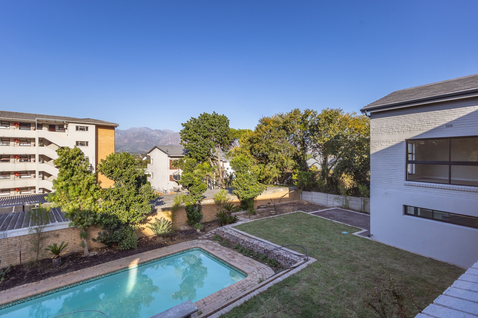 750m² Newly Renovated Double-Storey Family Home with Scenic Views – Sophisticated Living at Its Finest