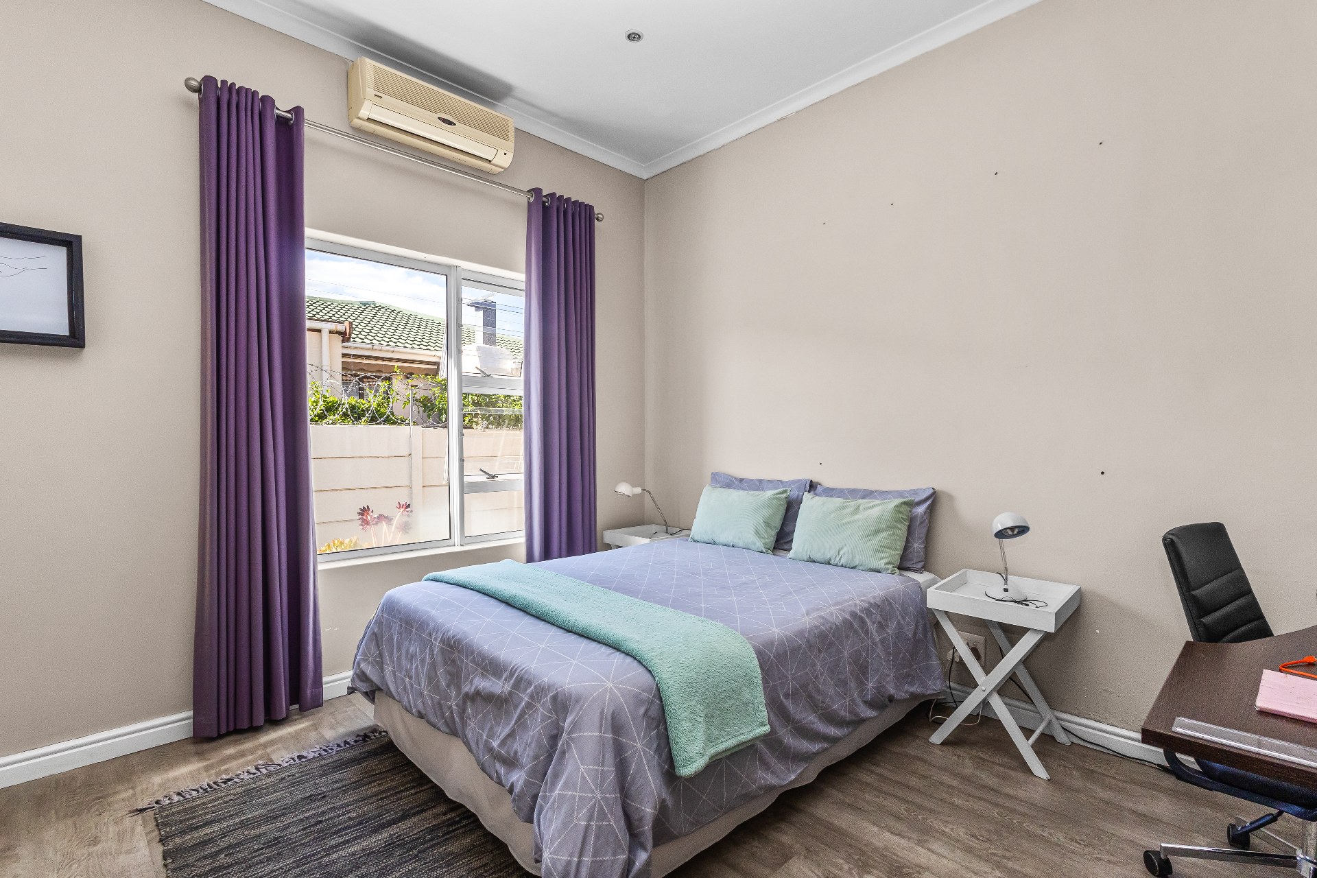 677m² Spacious Four-Bedroom Family Home with Excellent Entertainment Areas