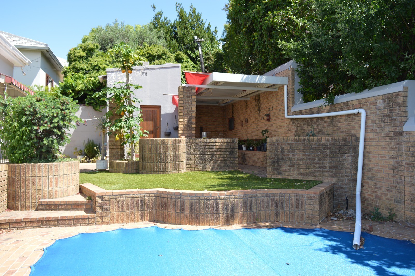 0m² We are excited to present this beautiful family home for rent in a highly sought-after location.