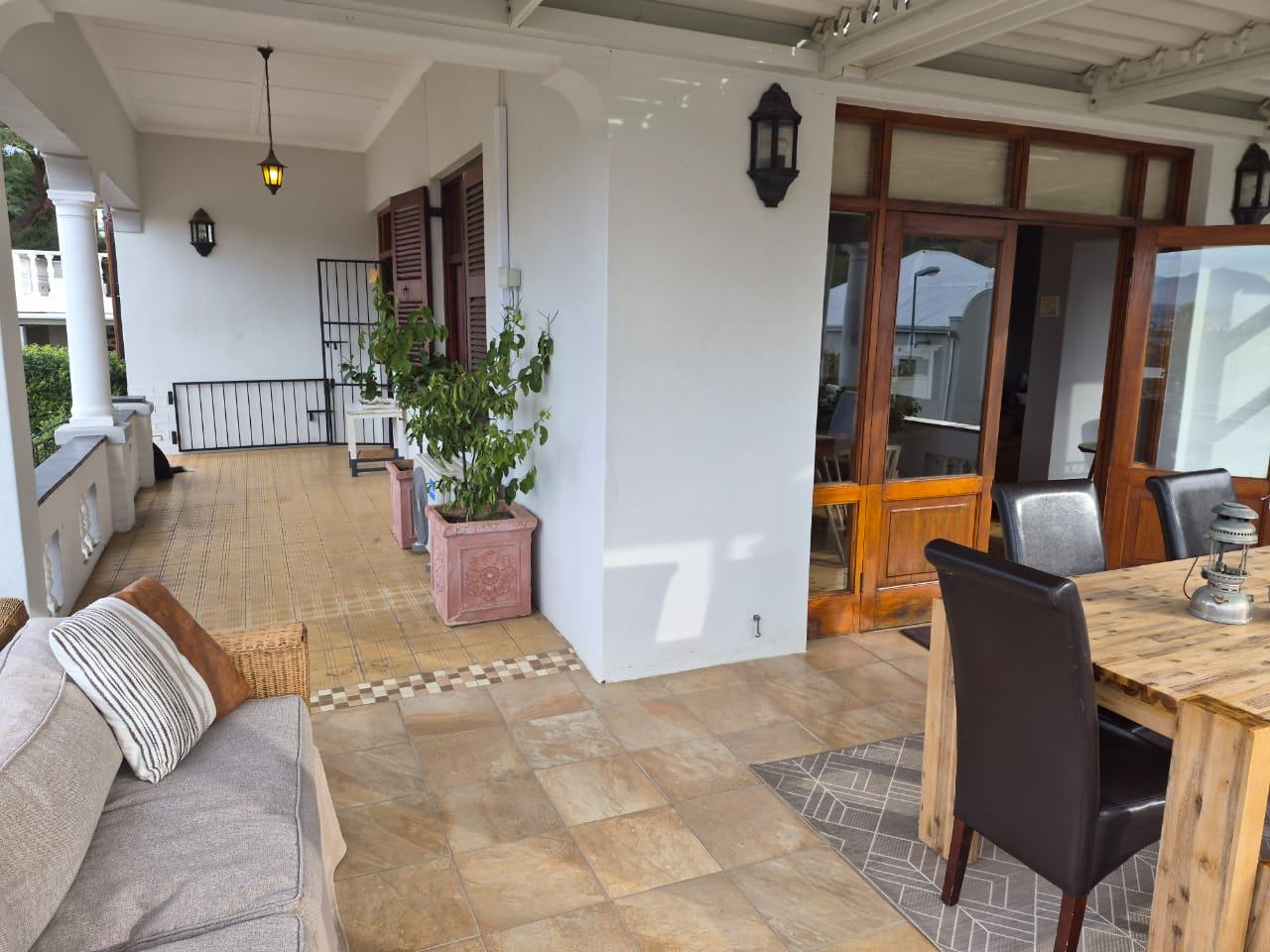 0m² We are excited to present this beautiful family home for rent in a highly sought-after location.