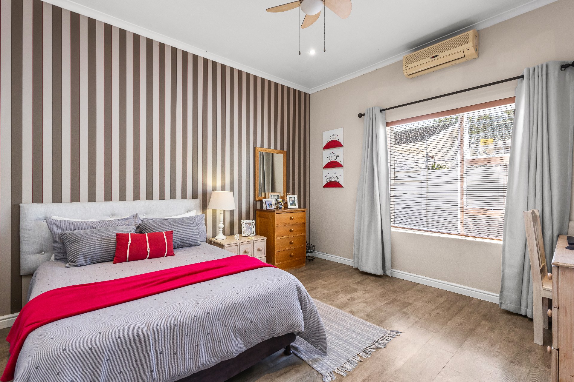 677m² Spacious Four-Bedroom Family Home with Excellent Entertainment Areas