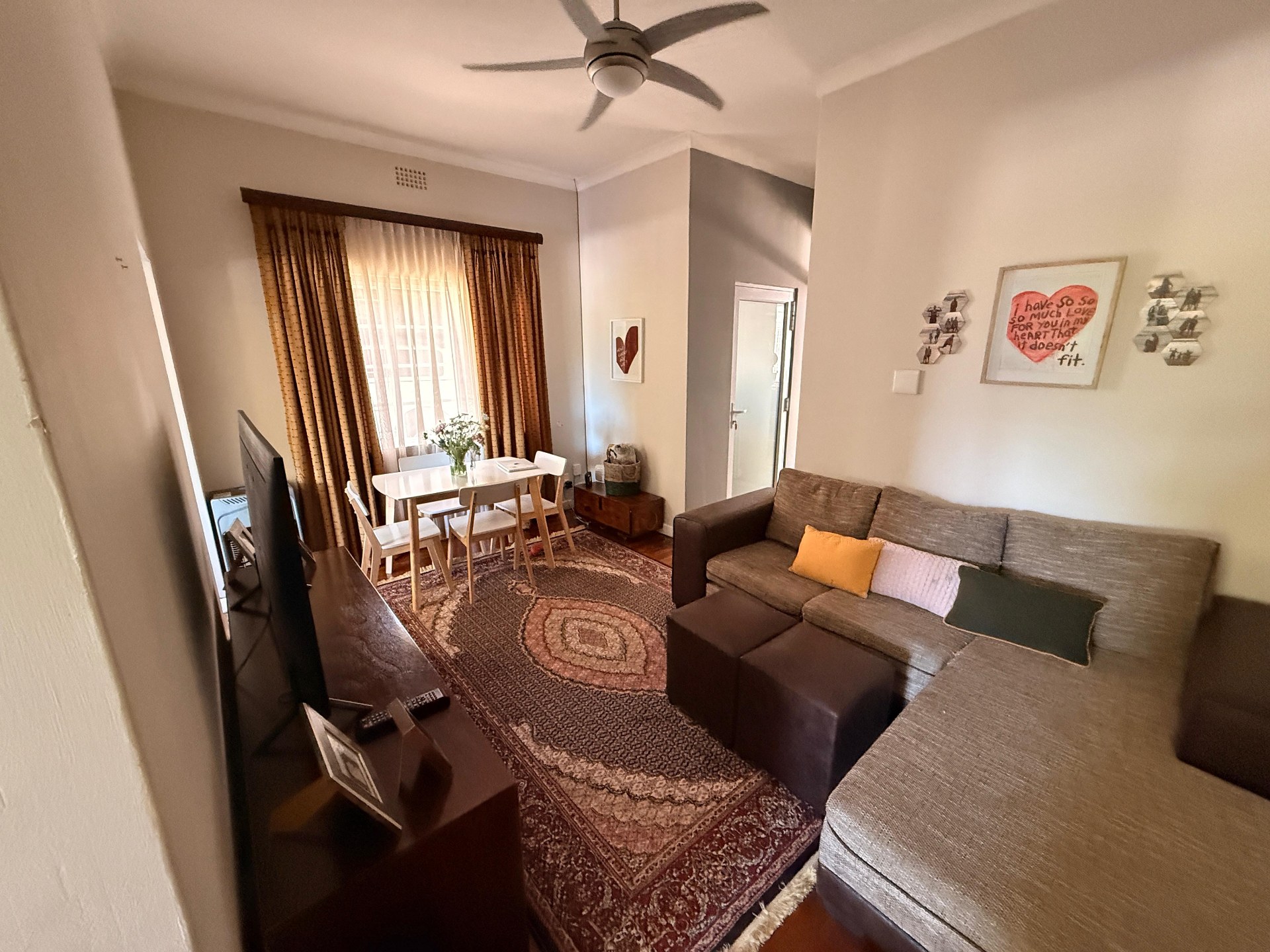 0m² Beautifully maintained and very spacious family home, perfectly located in one of Paarl's sought-after neighbourhoods.