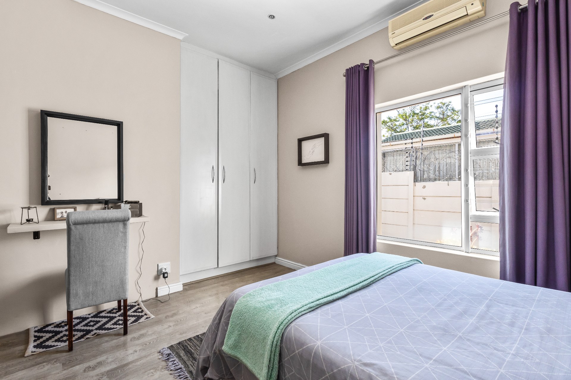 677m² Spacious Four-Bedroom Family Home with Excellent Entertainment Areas