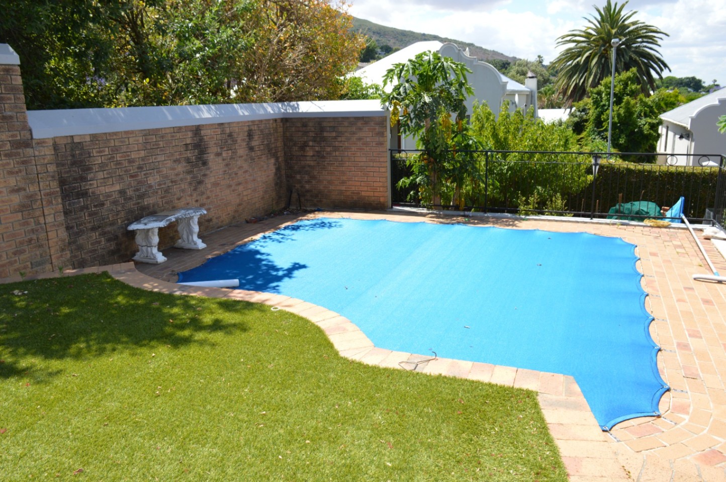 0m² We are excited to present this beautiful family home for rent in a highly sought-after location.