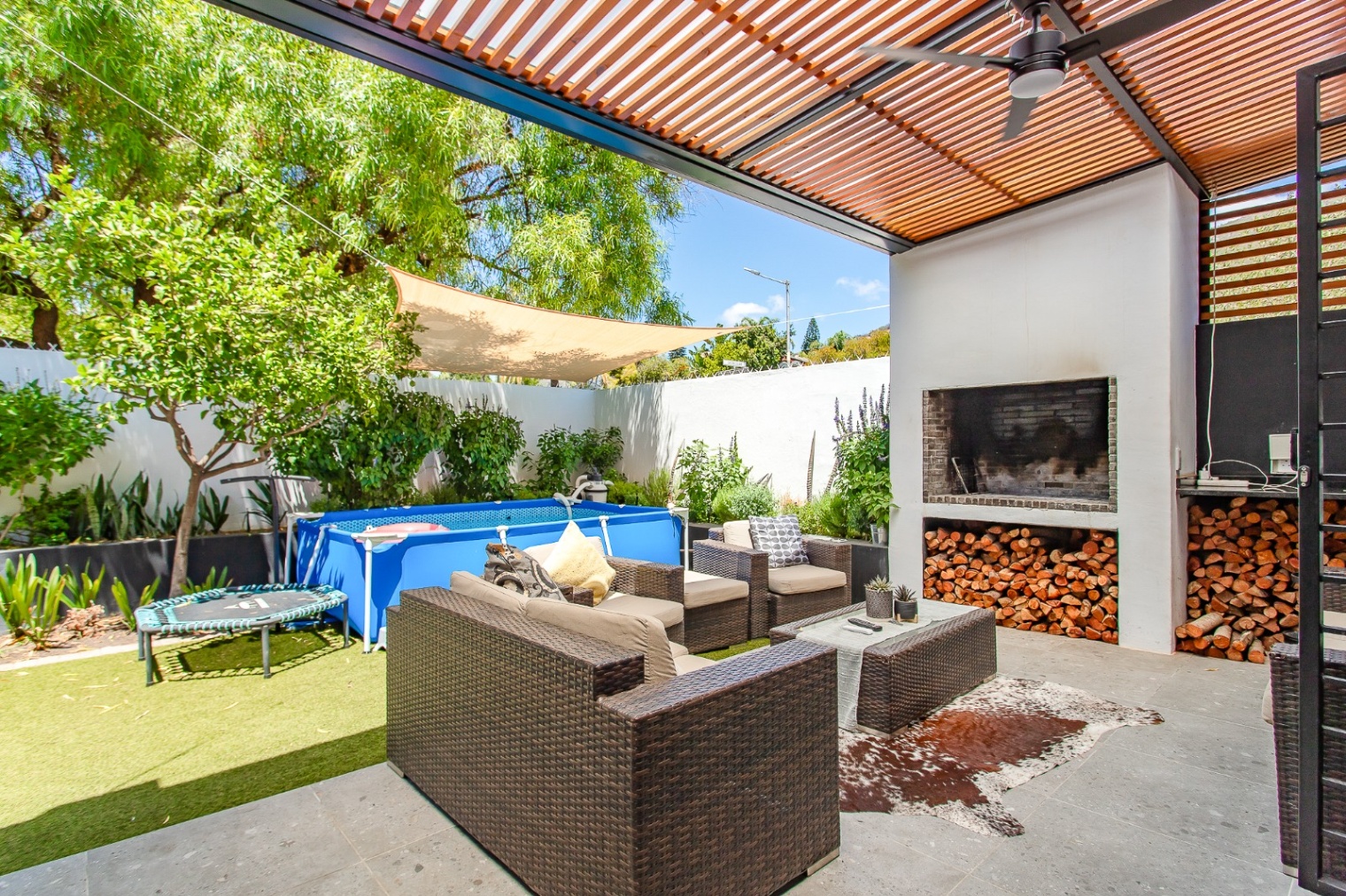 0m² Beautifully Maintained Home in Popular Neighbourhood