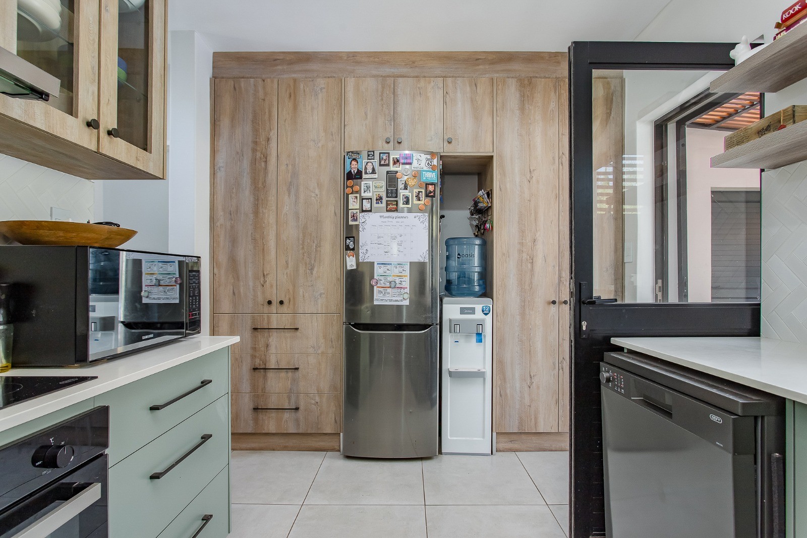 0m² Beautifully Maintained Home in Popular Neighbourhood