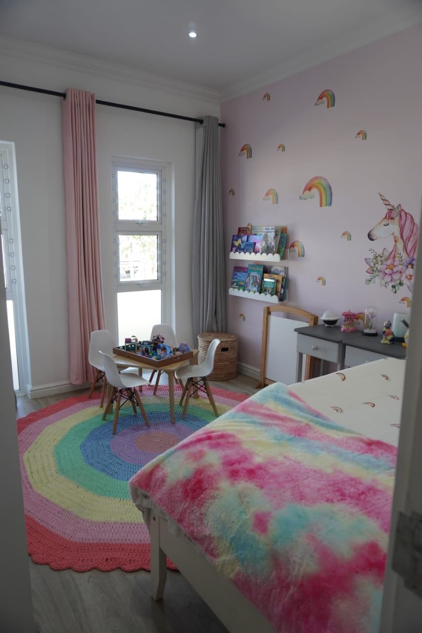 0m² Modern, light-filled 2-bedroom townhouse within a secure estate.
