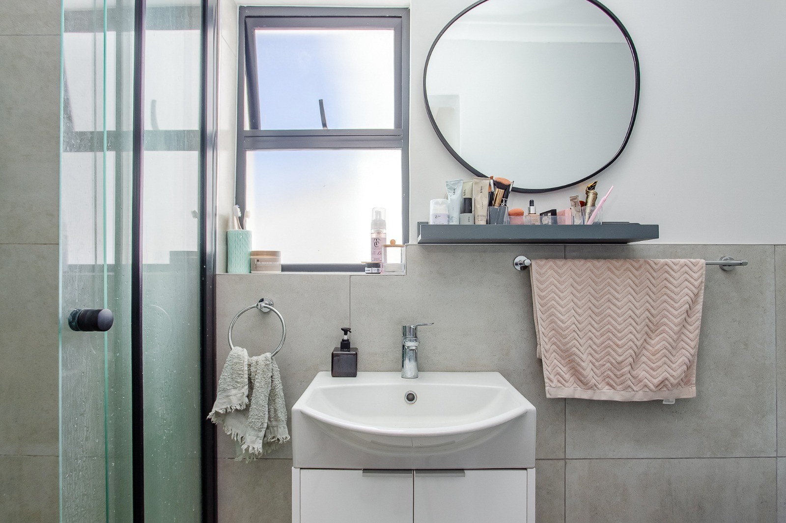 0m² Beautifully Maintained Home in Popular Neighbourhood