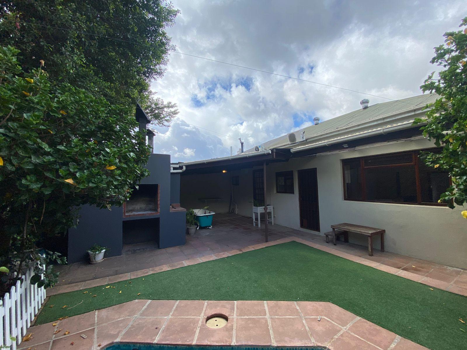 0m² 3 Bedroom Family Home to Rent in Lemoenkloof