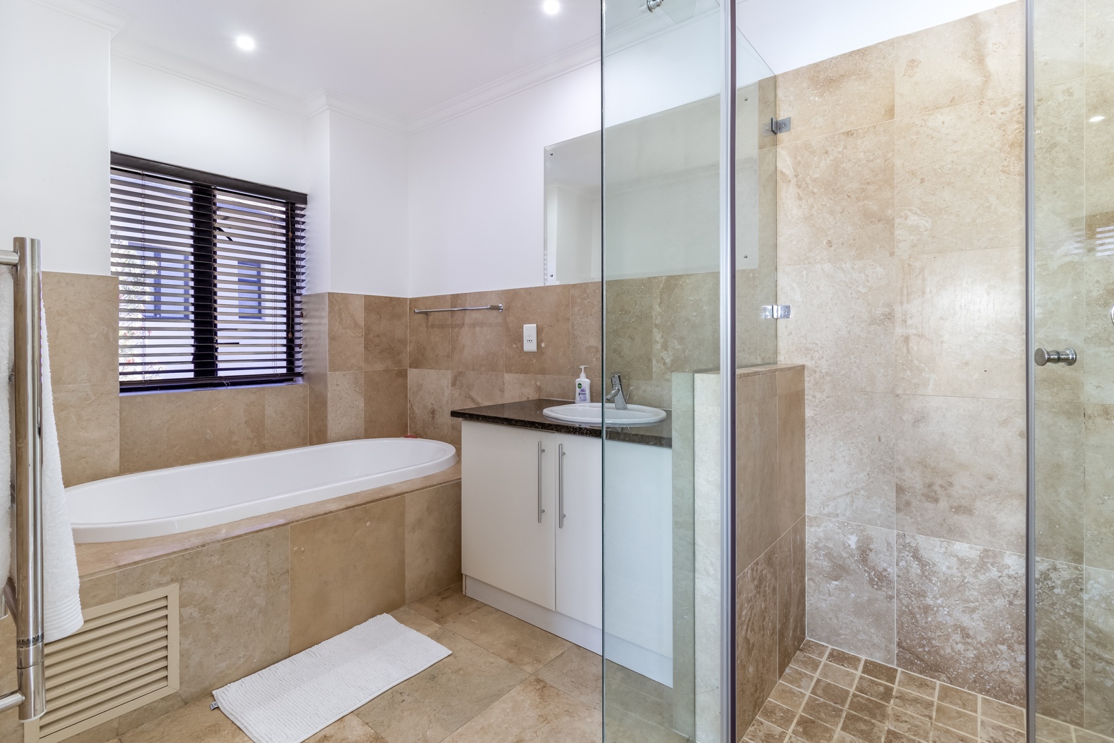 0m² 4-Bedroom Lodge | Pearl Valley