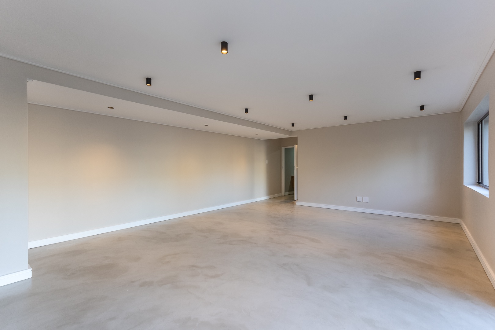 750m² Newly Renovated Double-Storey Family Home with Scenic Views – Sophisticated Living at Its Finest